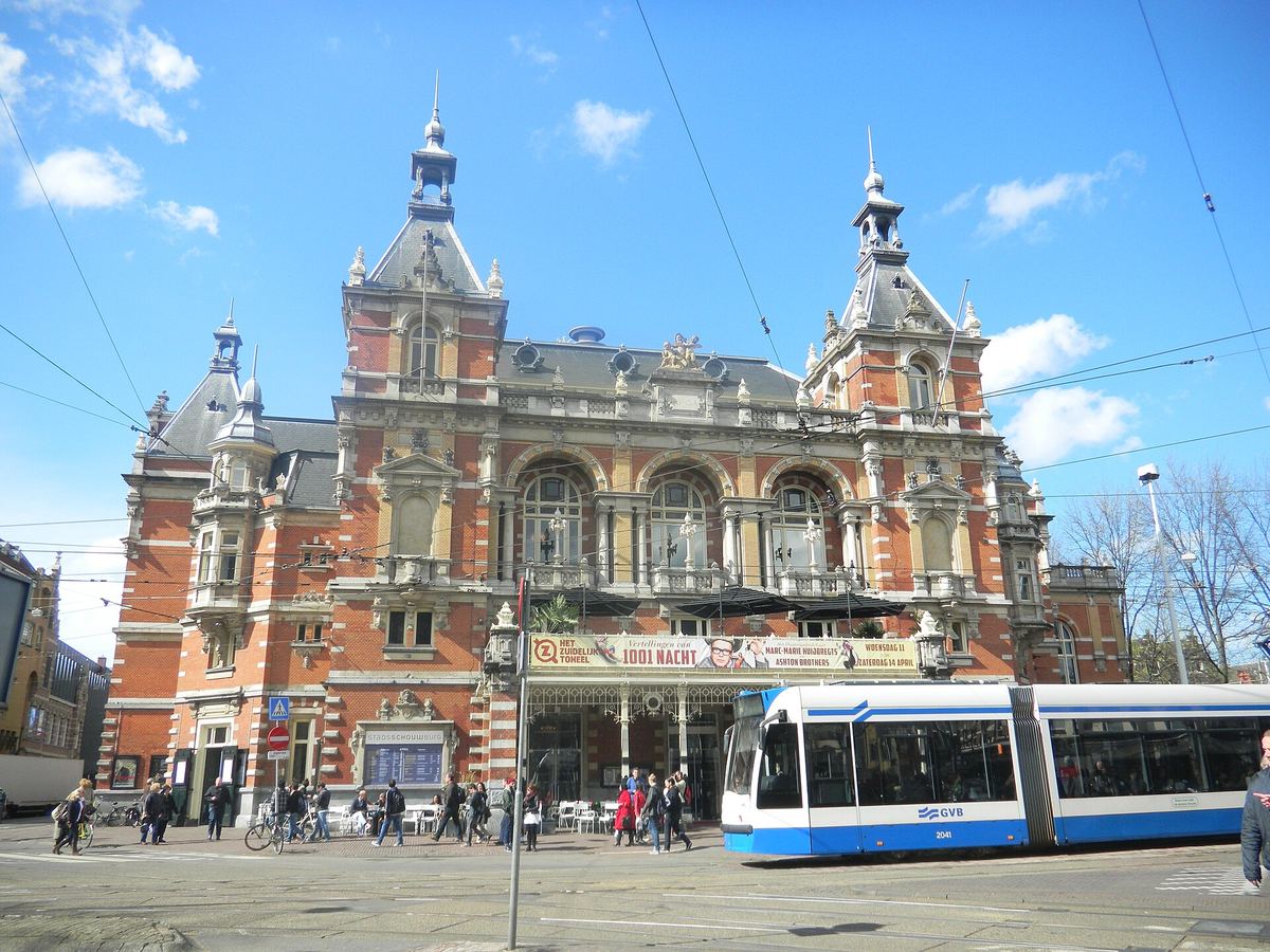 Un tranvía en Leidseplein en Ámsterdam