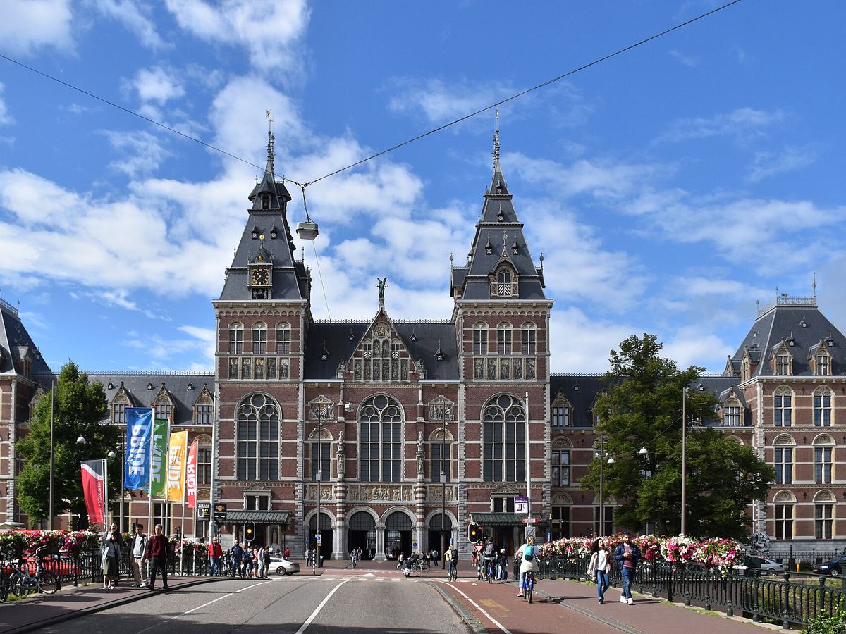 La fachada norte del Rijksmuseum en Ámsterdam